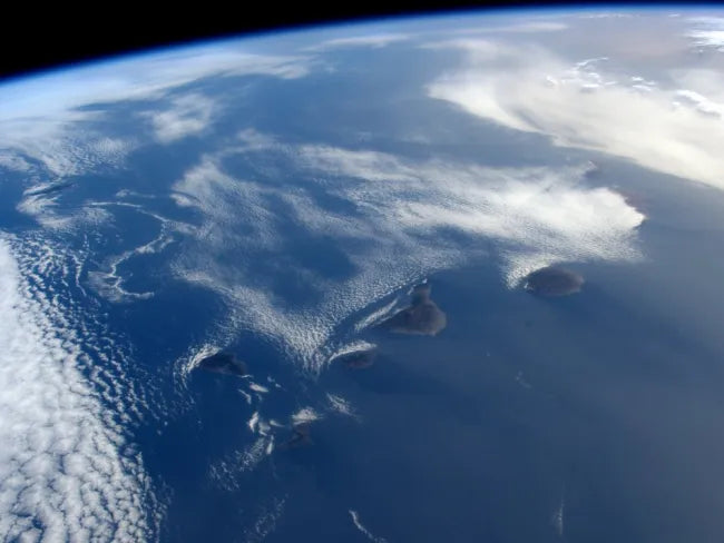 La línea en mitad del océano que divide el tiempo en dos: cómo a islas contiguas les separa un día entero